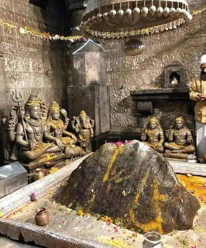 Murtis & Silver Altar
